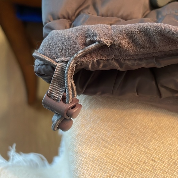 COPY - Like New! Vineyard Vines Lightweight Quilted Jacket- Gray- Size Medium - Picture 8 of 8